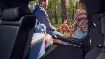 De compleet nieuwe Toyota Corolla Cross biedt u en uw gezin alles wat u nodig hebt voor de onvoorspelbare wendingen van het gezinsleven.