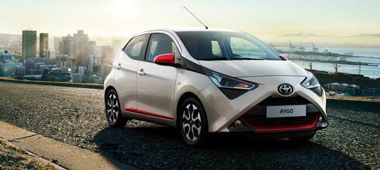 De Toyota Aygo is tot en met 31 januari 2022 te koop bij autogarage Vernaillen in Ninove met 2500 euro korting