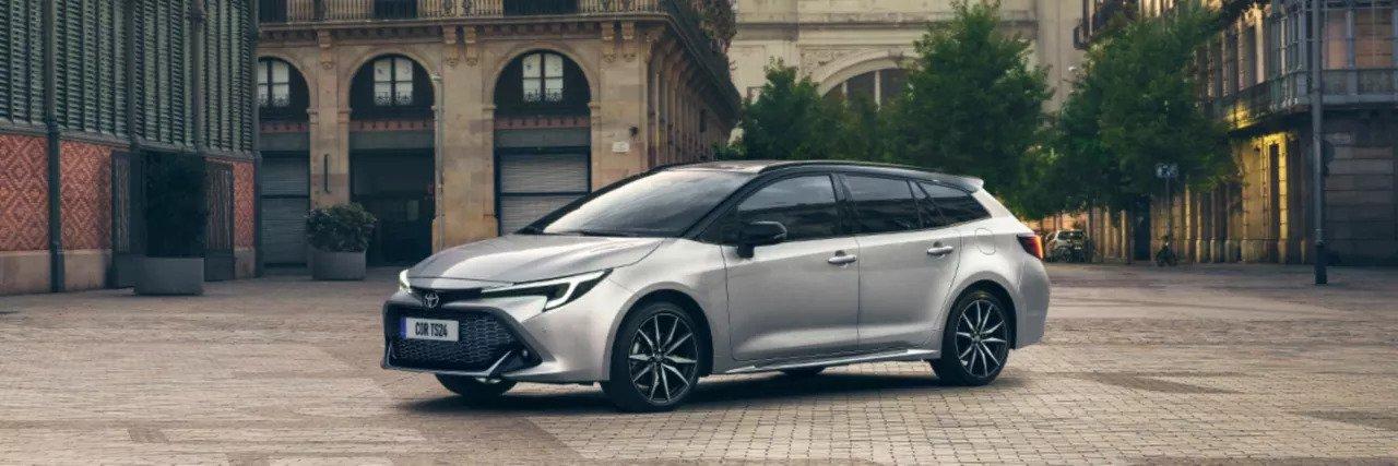 De Toyota Corolla Touring Sports hybride is tot en met 31 januari 2023 te koop bij autogarage Vernaillen in Ninove voor de prijs van een benzine