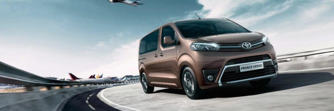 De Toyota Proace Verso is tot en met 31 januari 2023 te koop bij autogarage Vernaillen in Ninove met 15% korting