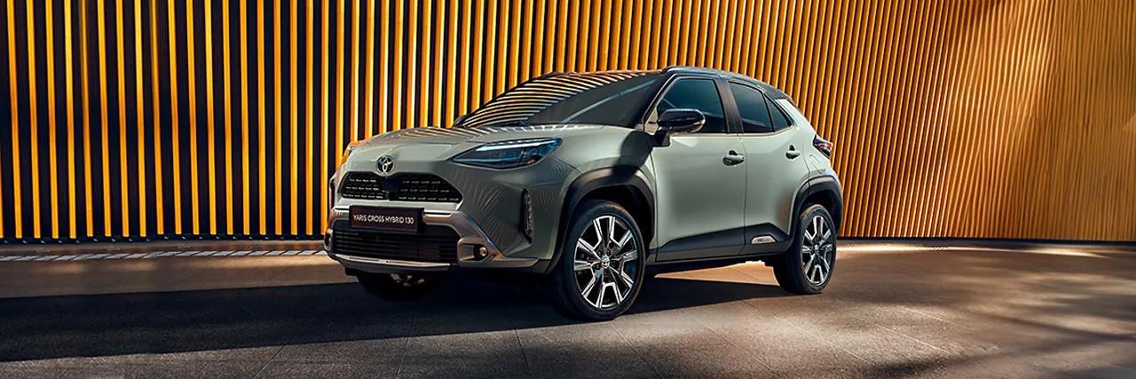 De Toyota Yaris Cross hybride is tot en met 31 januari 2024 te koop bij autogarage Vernaillen in Ninove voor de prijs van een benzine